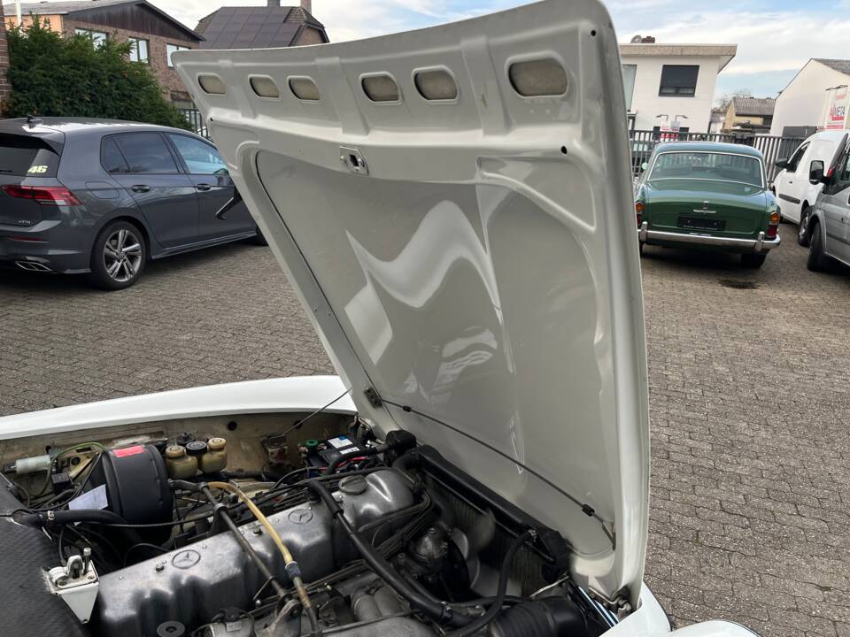 Image 64/100 of Mercedes-Benz 280 SL (1970)