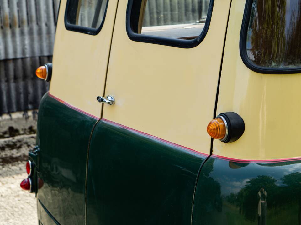 Image 32/50 of Bedford CA Dormobile (1961)