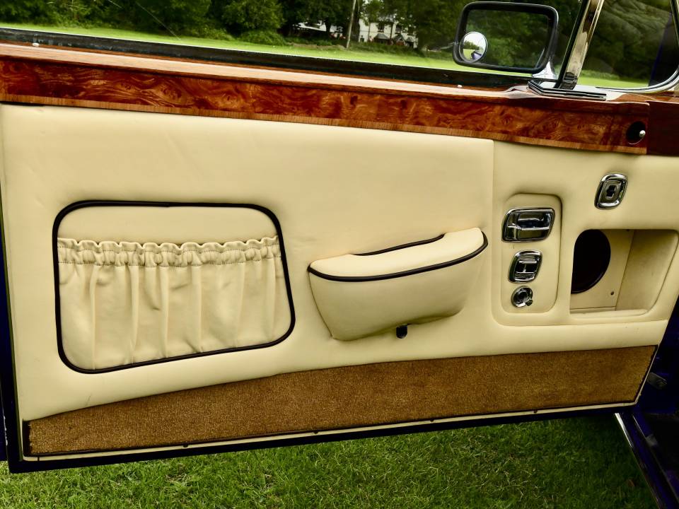Image 7/49 de Rolls-Royce Corniche I (1981)