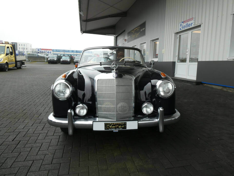 Imagen 2/25 de Mercedes-Benz 220 S Cabriolet (1957)