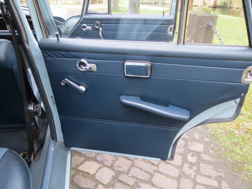 Imagen 16/25 de Mercedes-Benz 200 D (1966)