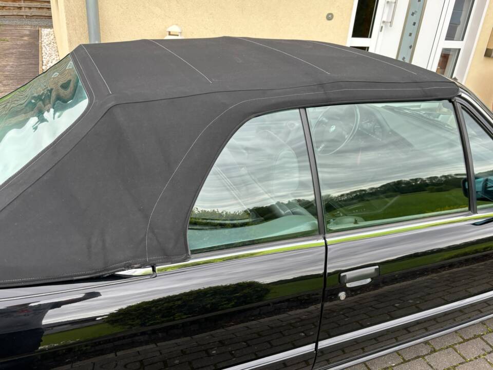 Image 32/40 of BMW 320i (1992)