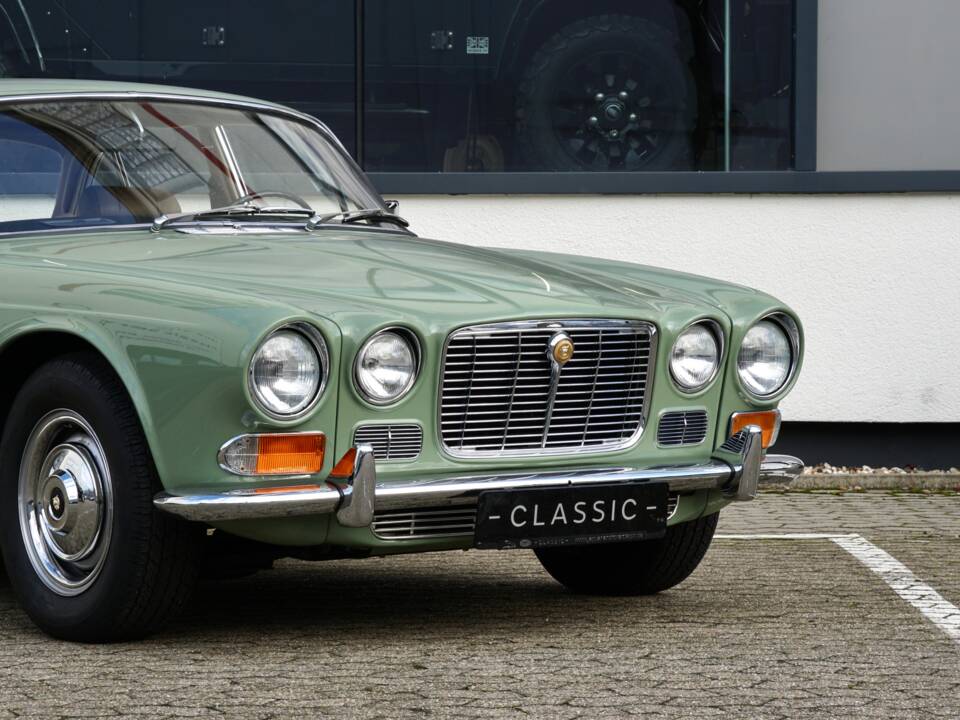 Image 10/30 of Jaguar XJ 6 4.2 (1970)