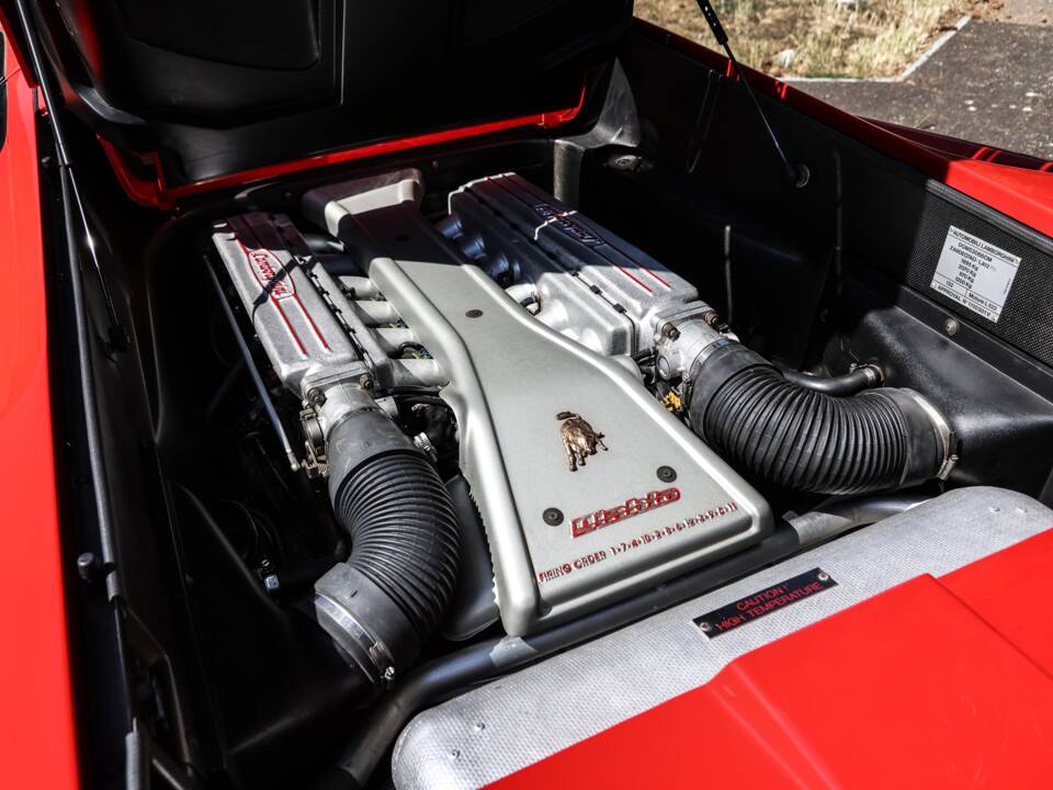 Image 13/26 of Lamborghini Diablo VT (1994)
