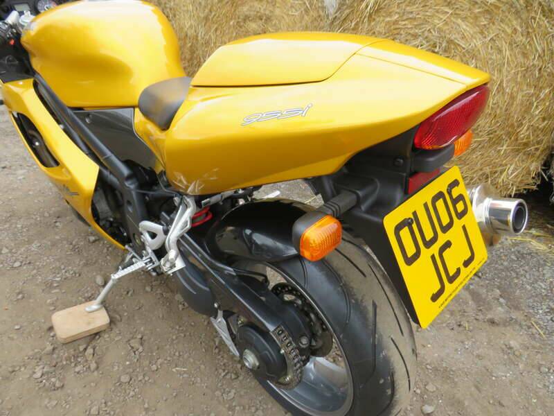 Image 38/39 of Triumph DUMMY (2006)