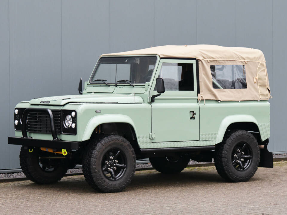 Image 2/41 of Land Rover 90 (1990)