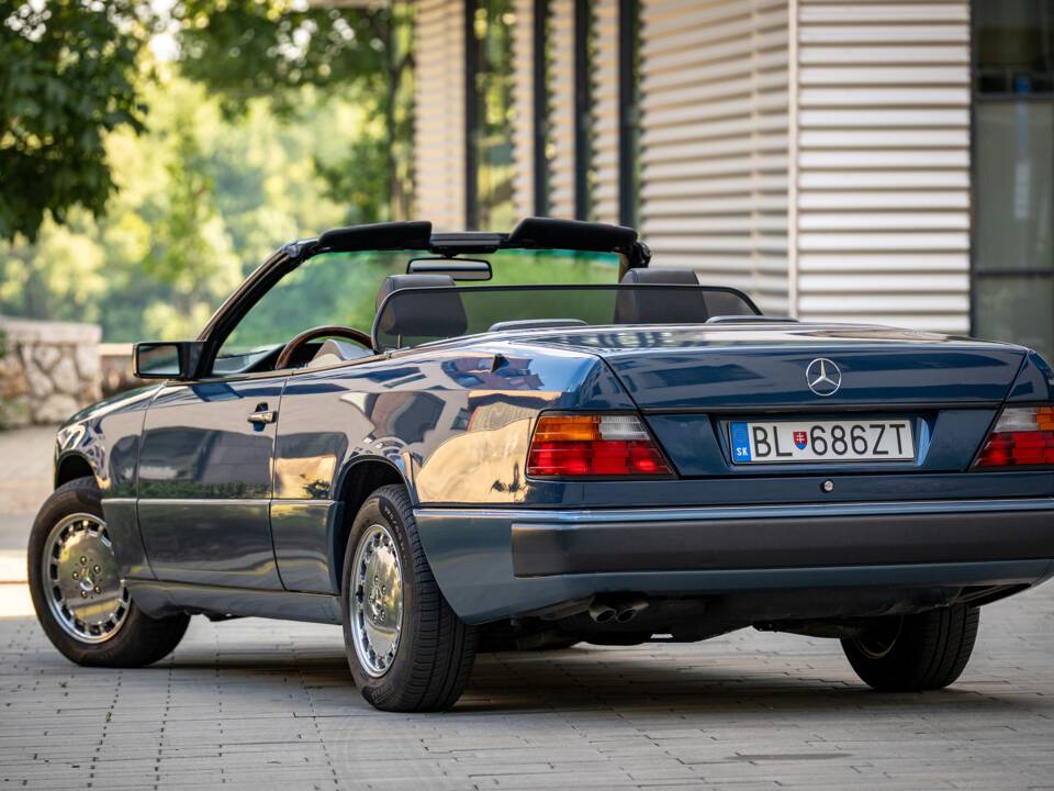 Obraz 10/50 pojazdu Mercedes-Benz 300 CE-24 (1992)