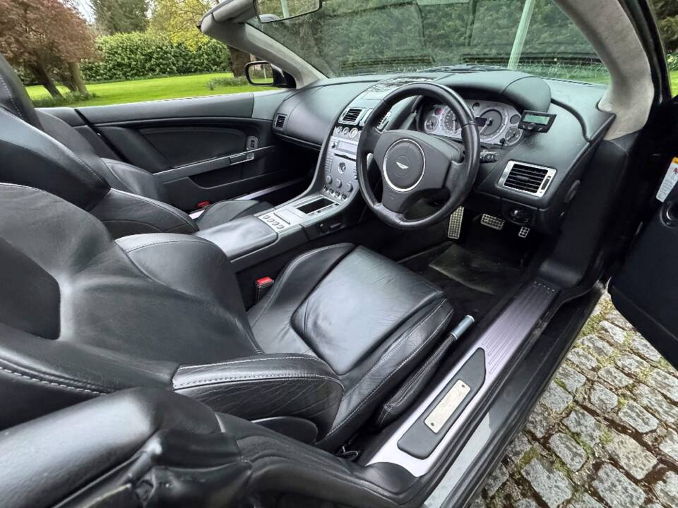 Image 15/25 of Aston Martin DB 9 Volante (2005)