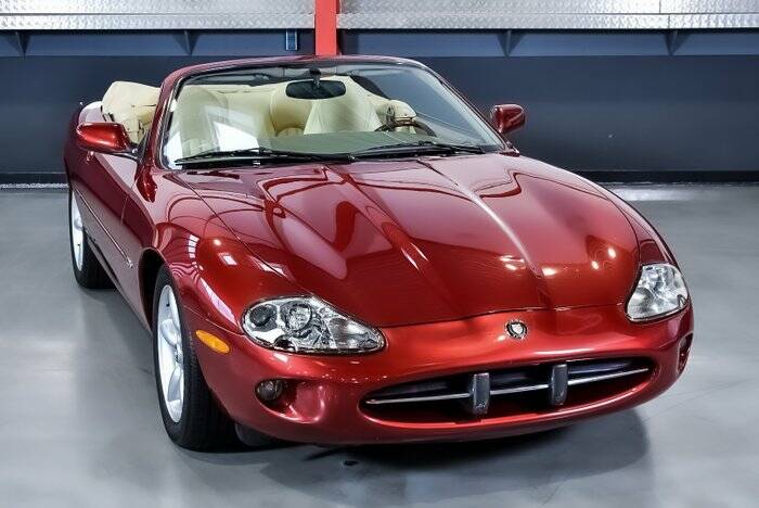 Image 4/7 de Jaguar XK8 4.0 (1997)