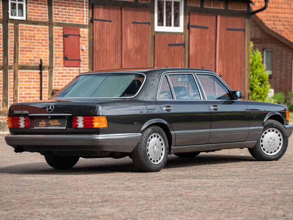 Image 13/91 of Mercedes-Benz 560 SEL (1990)