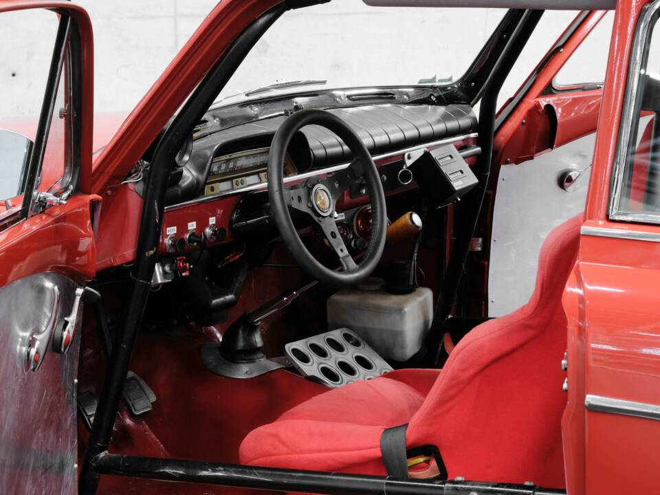 Image 6/41 of Volvo P 122 S (1966)