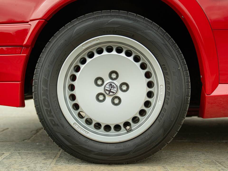 Immagine 17/50 di Alfa Romeo 75 3.0 V6 America (1987)