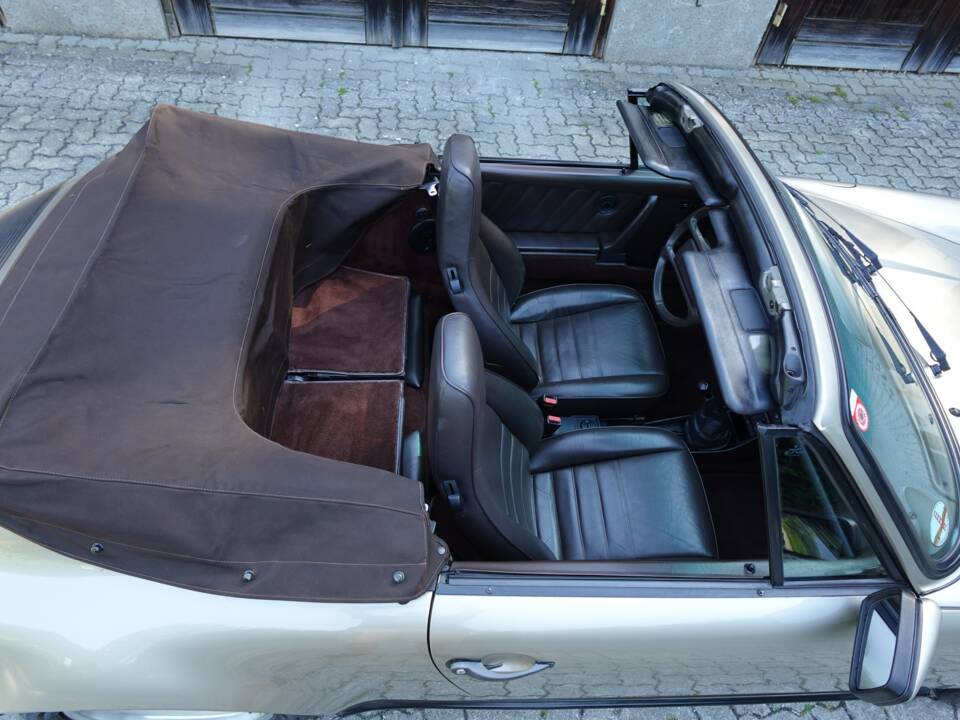 Image 28/40 of Porsche 911 Carrera 3.2 (1986)