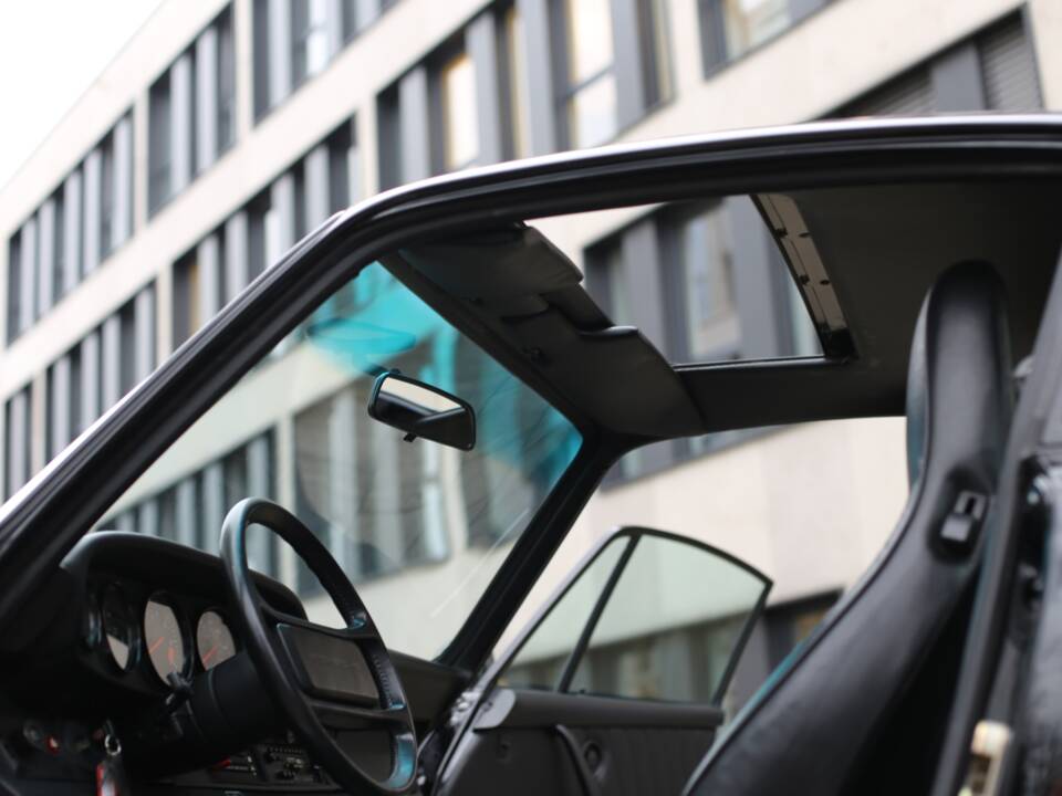 Image 33/43 of Porsche 911 Carrera 3.2 (1985)