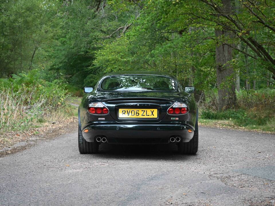 Image 8/50 of Jaguar XKR (2006)