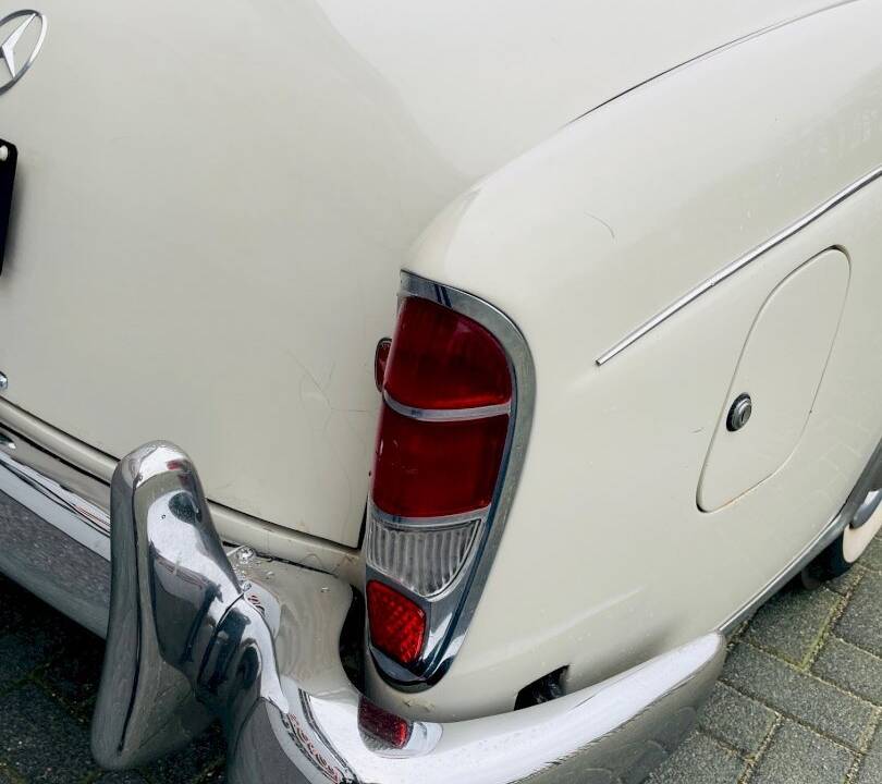 Immagine 12/36 di Mercedes-Benz 220 SE b (1961)