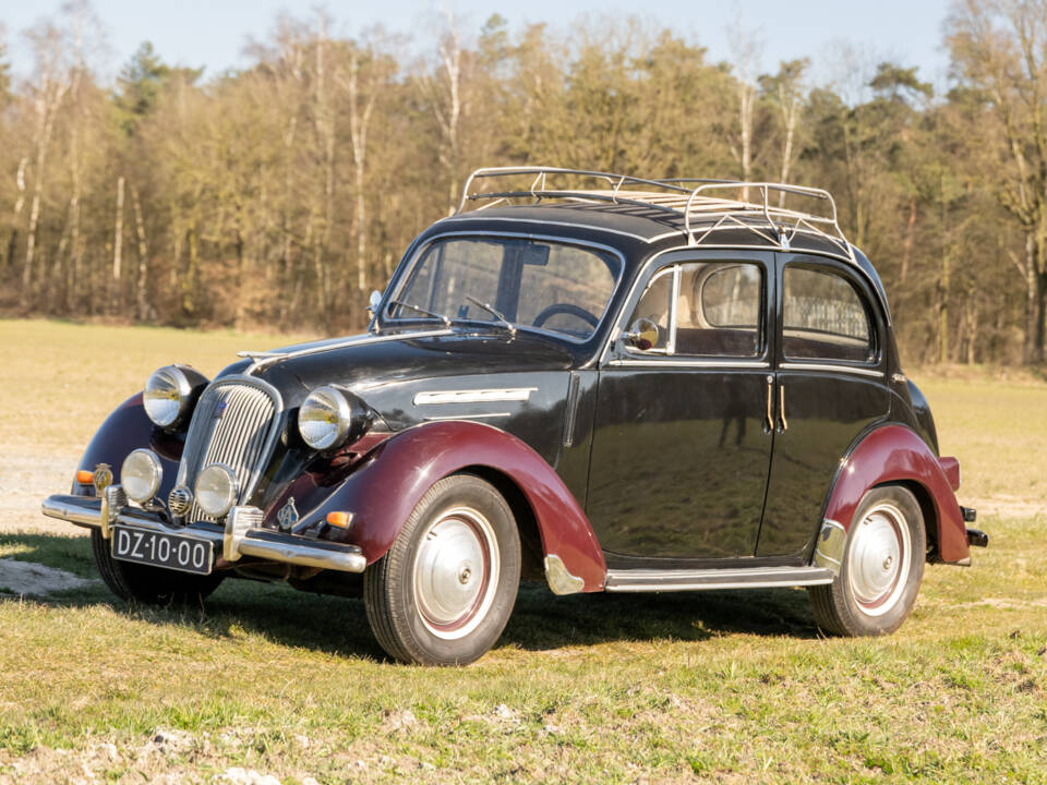 Image 28/35 of SIMCA 8 - 1200 (1951)