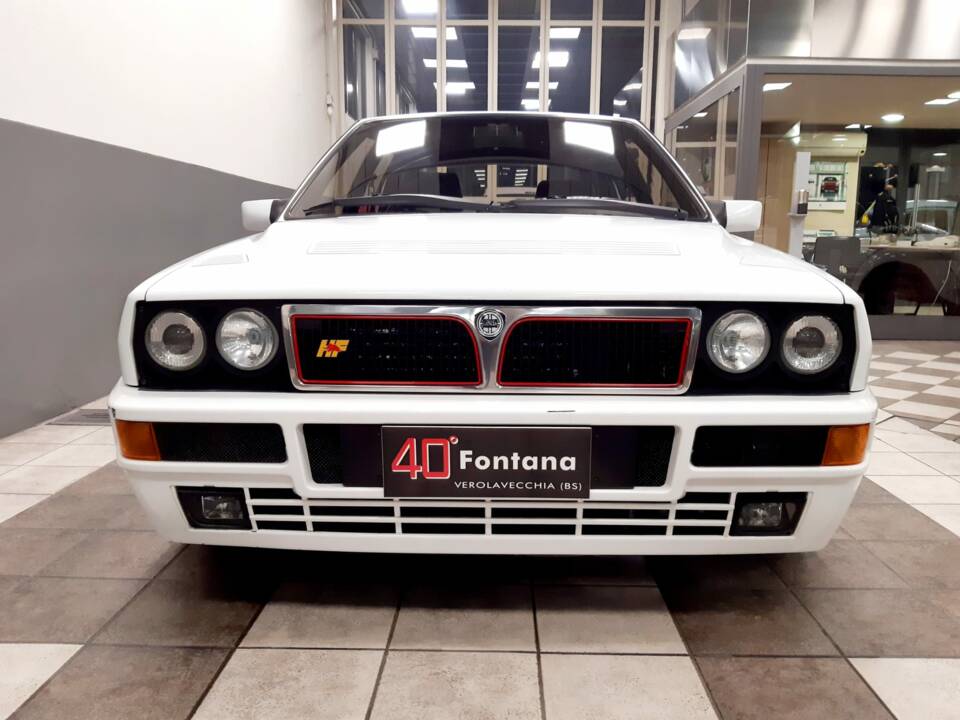 Immagine 2/15 di Lancia Delta HF Integrale 16V (1992)