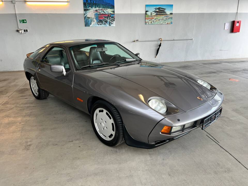 Afbeelding 3/59 van Porsche 928 S (1985)
