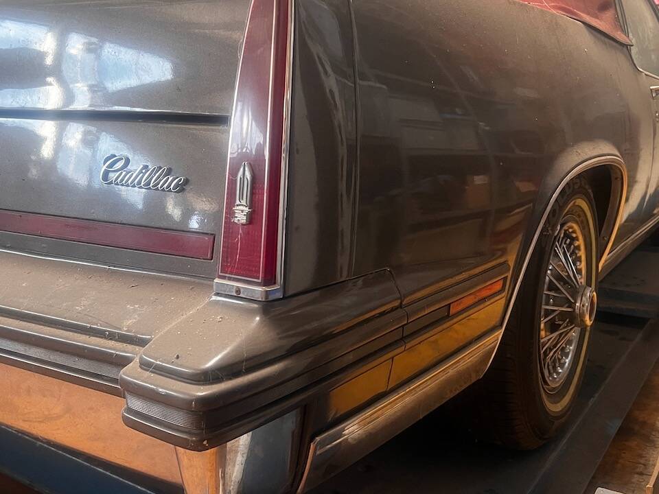 Image 20/23 of Cadillac Convertible de Ville (1986)