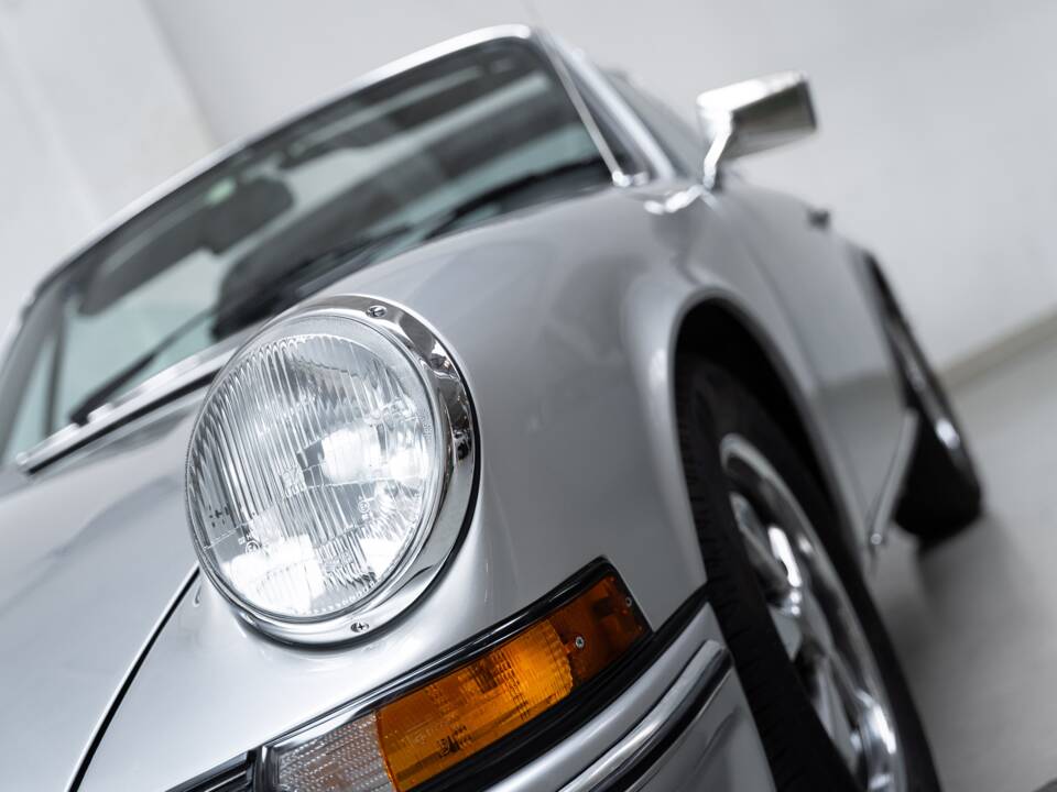 Image 22/41 de Porsche 911 2.4 E (1973)