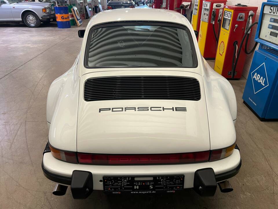 Image 13/15 of Porsche 911 Carrera 3.2 (1988)