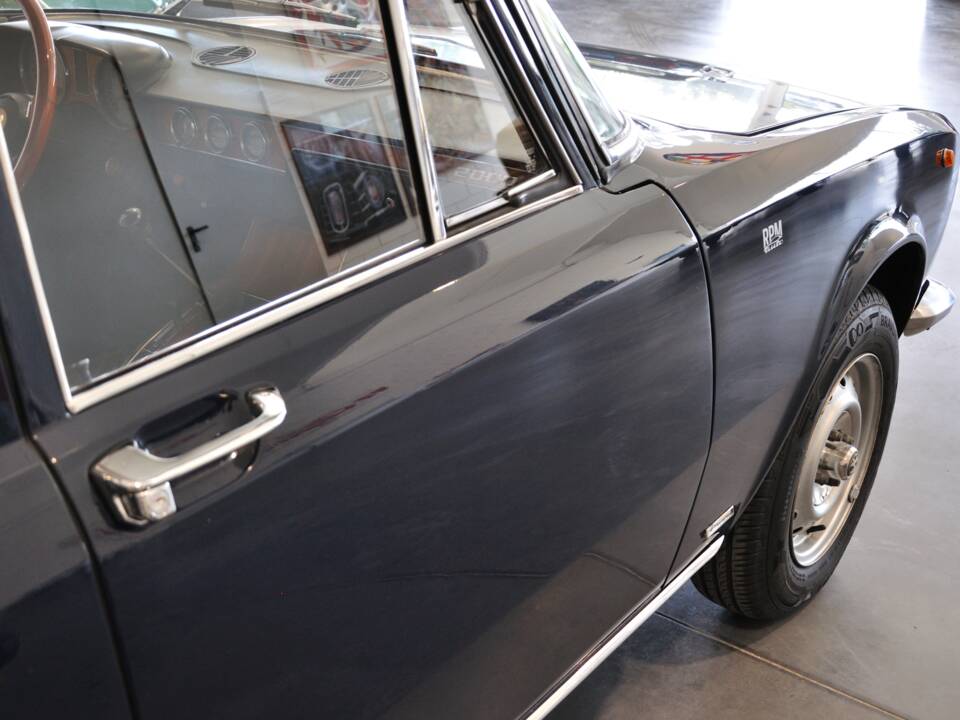 Image 24/35 of Alfa Romeo 2000 Berlina (1972)