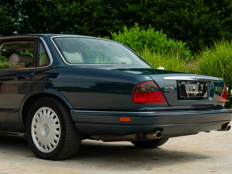 Obraz 10/50 pojazdu Jaguar XJ6 3.2 (1995)