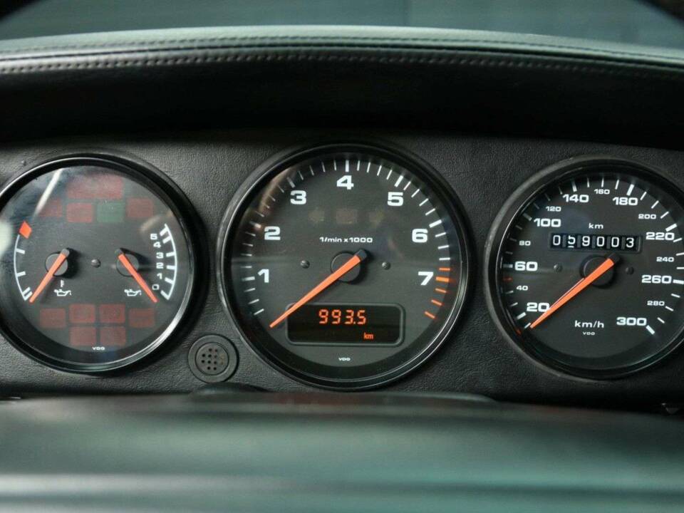 Image 14/30 of Porsche 911 Carrera 2 (WTL) (1993)