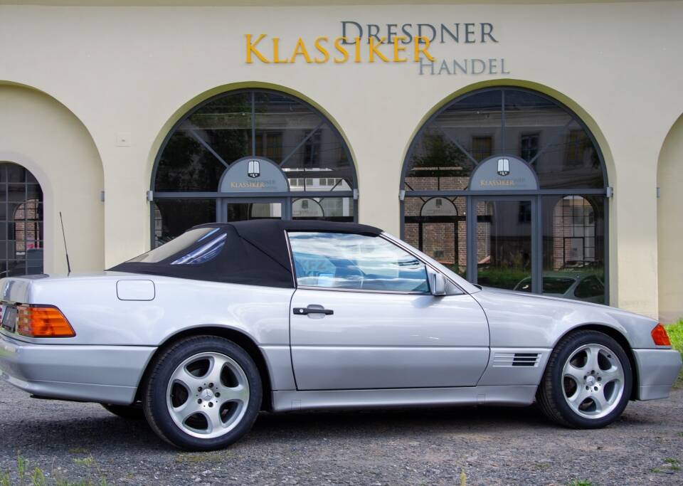 Image 20/34 of Mercedes-Benz 300 SL (1991)