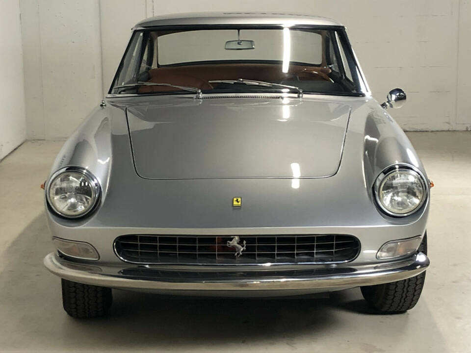 Image 9/31 de Ferrari 330 GT (1965)