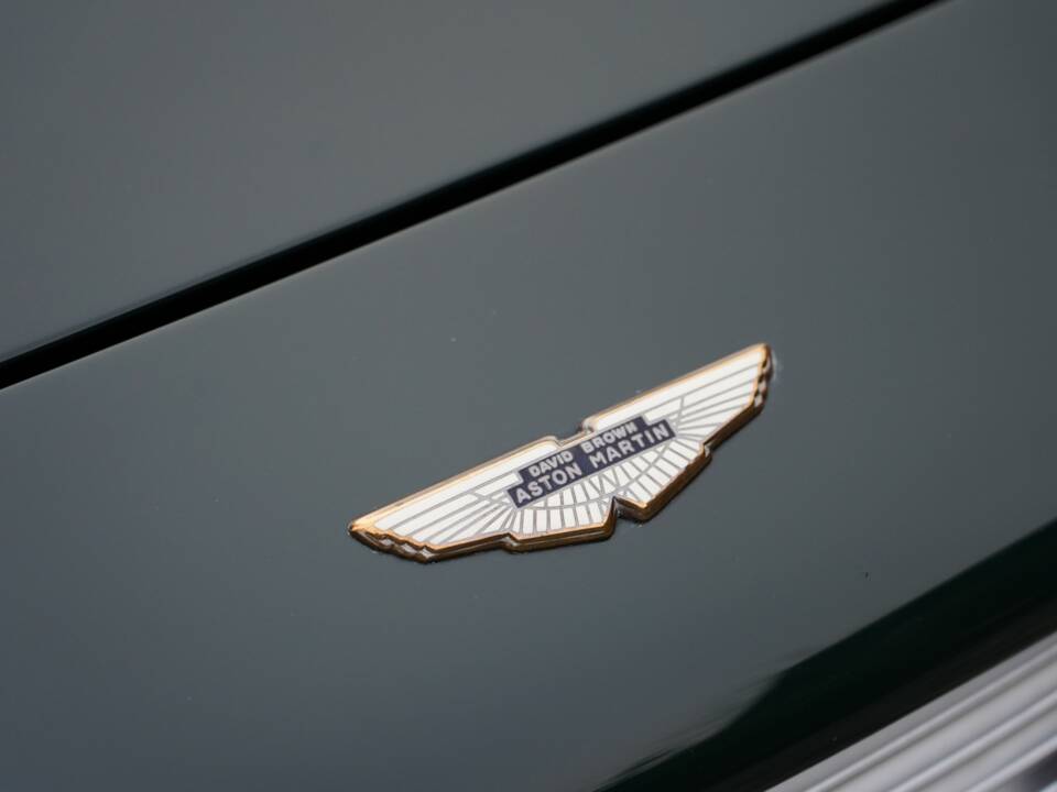 Image 18/22 de Aston Martin DB 6 Mk II (1970)