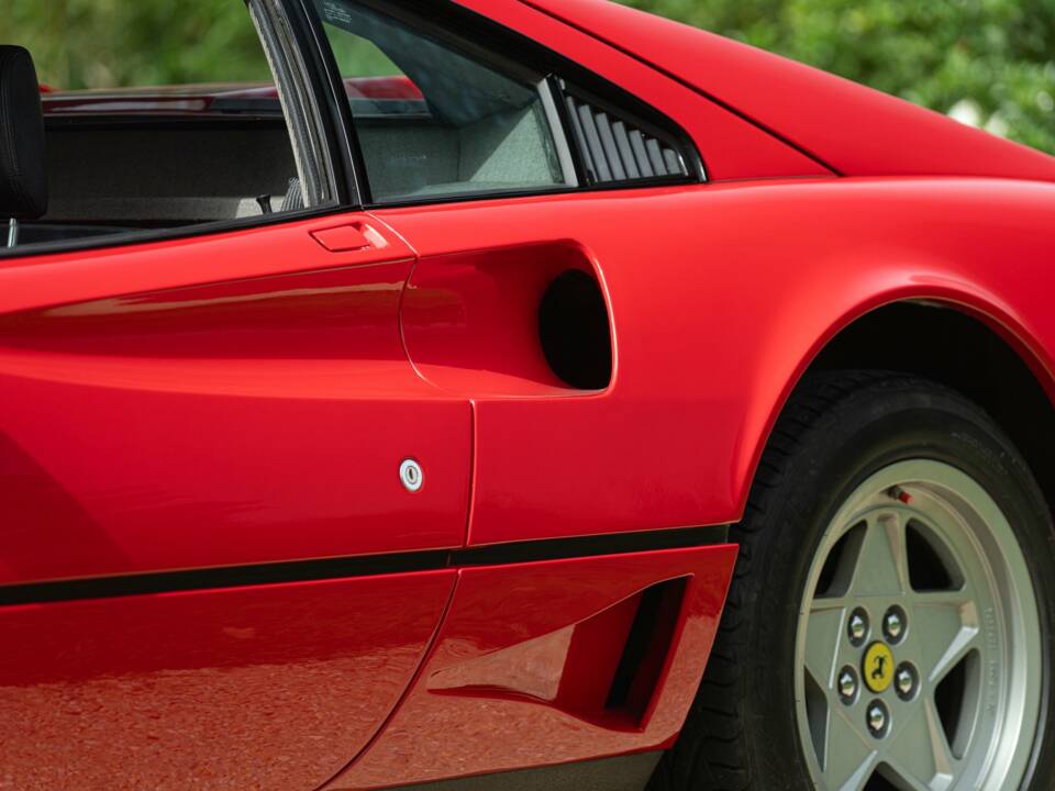 Image 21/50 de Ferrari 208 GTB Turbo (1987)