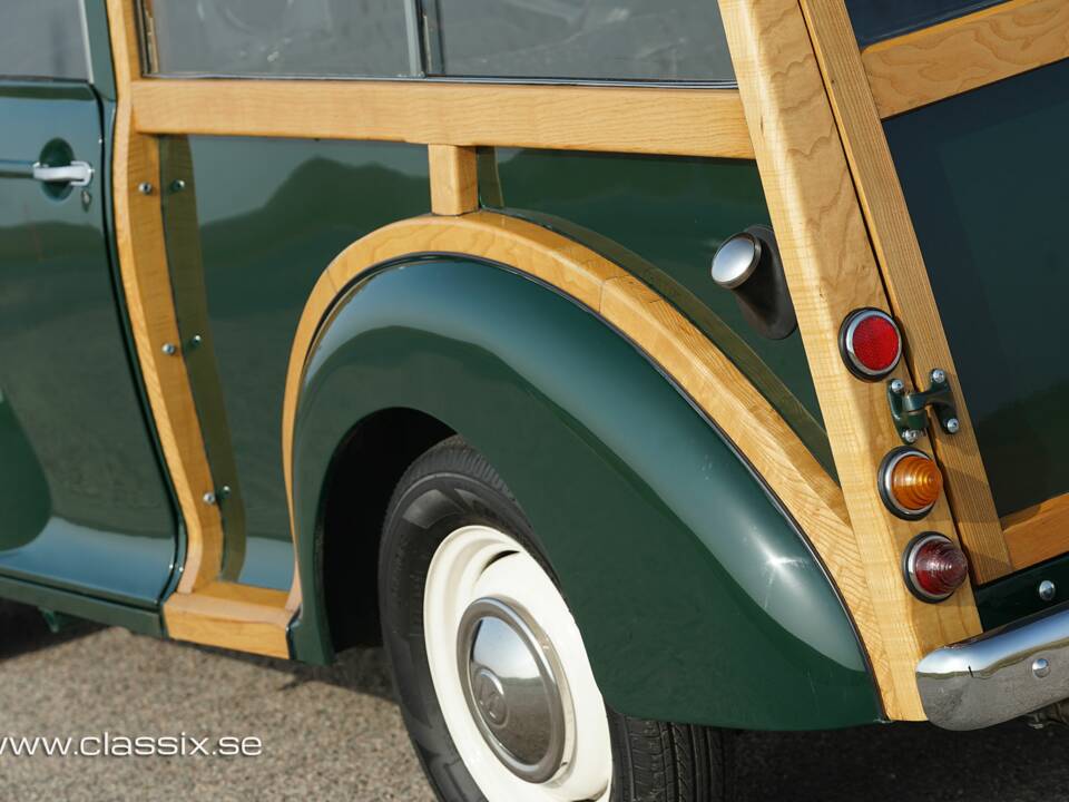 Image 16/17 of Morris Minor 1000 Traveller (1971)