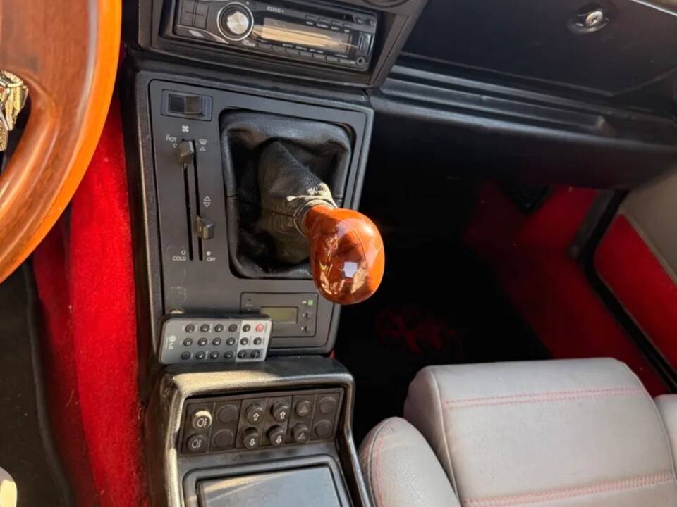 Immagine 5/64 di Alfa Romeo Spider Veloce (1986)