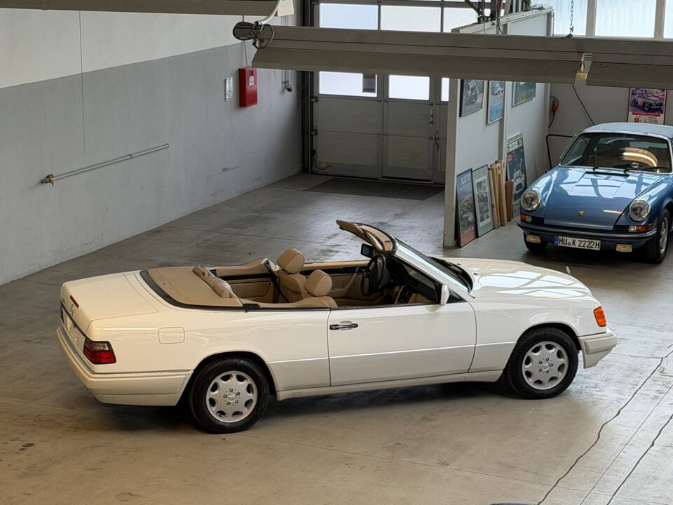 Bild 4/34 von Mercedes-Benz E 320 (1996)