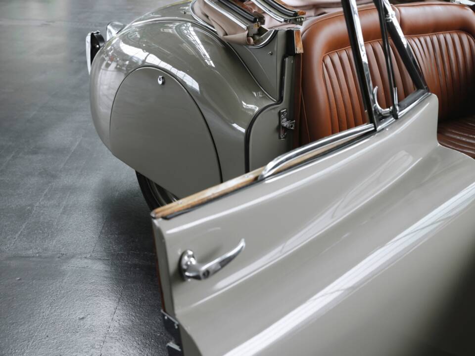 Bild 33/50 von Jaguar XK 120 DHC (1953)