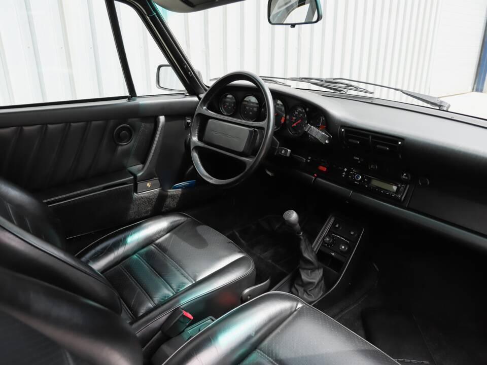 Image 43/108 de Porsche 911 Carrera 3.2 (1989)