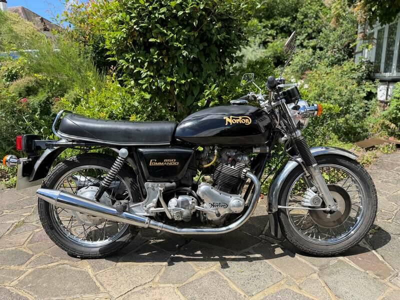 Image 1/47 of Norton Commando 850 Roadster (1974)