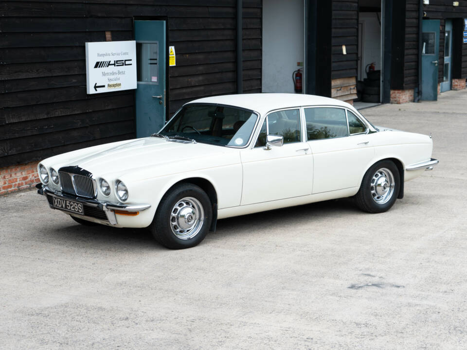 Immagine 28/50 di Daimler Sovereign 4.2 (1978)