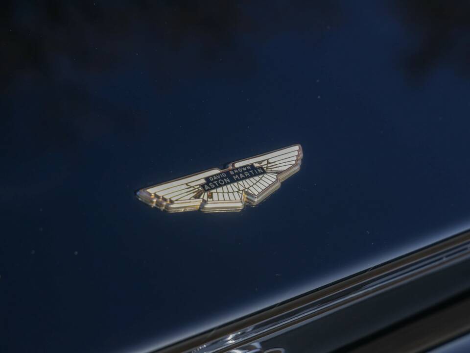 Image 14/50 of Aston Martin DBS V8 (1972)
