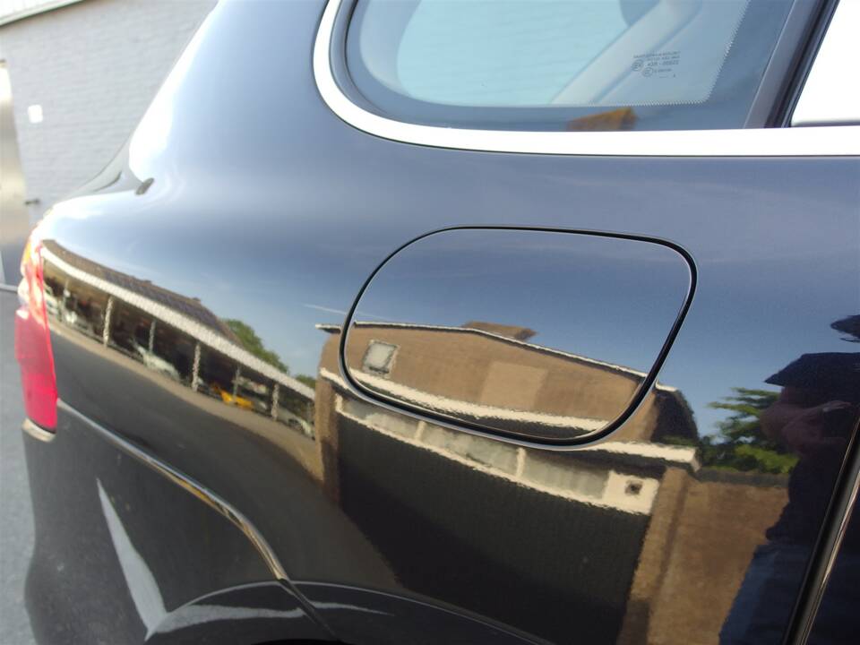 Image 19/93 of Porsche Cayenne Turbo (2007)