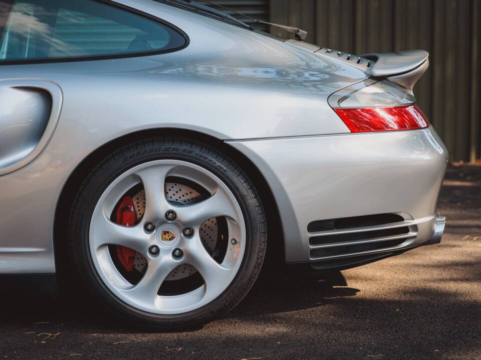 Obraz 12/38 pojazdu Porsche 911 Turbo (2001)