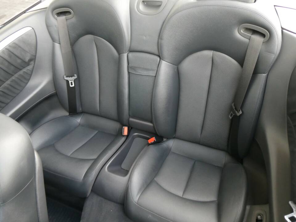 Bild 15/18 von Mercedes-Benz CLK 320 (2003)