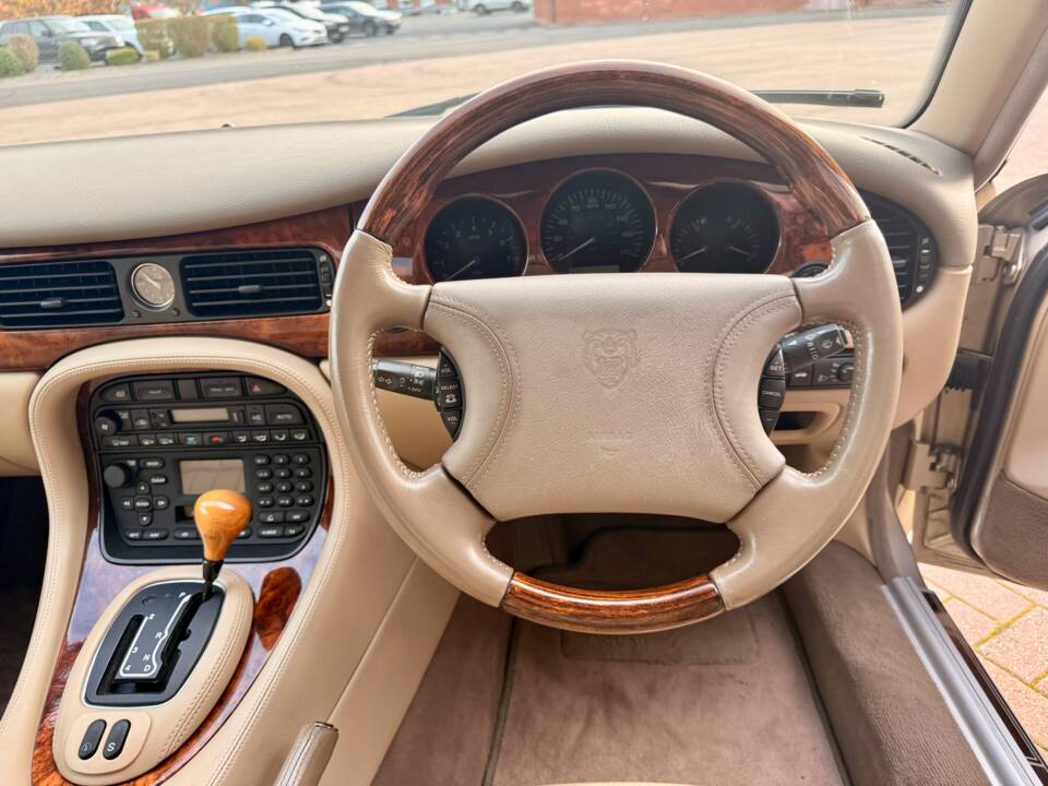 Bild 21/32 von Jaguar XJ 8 Sovereign (1999)