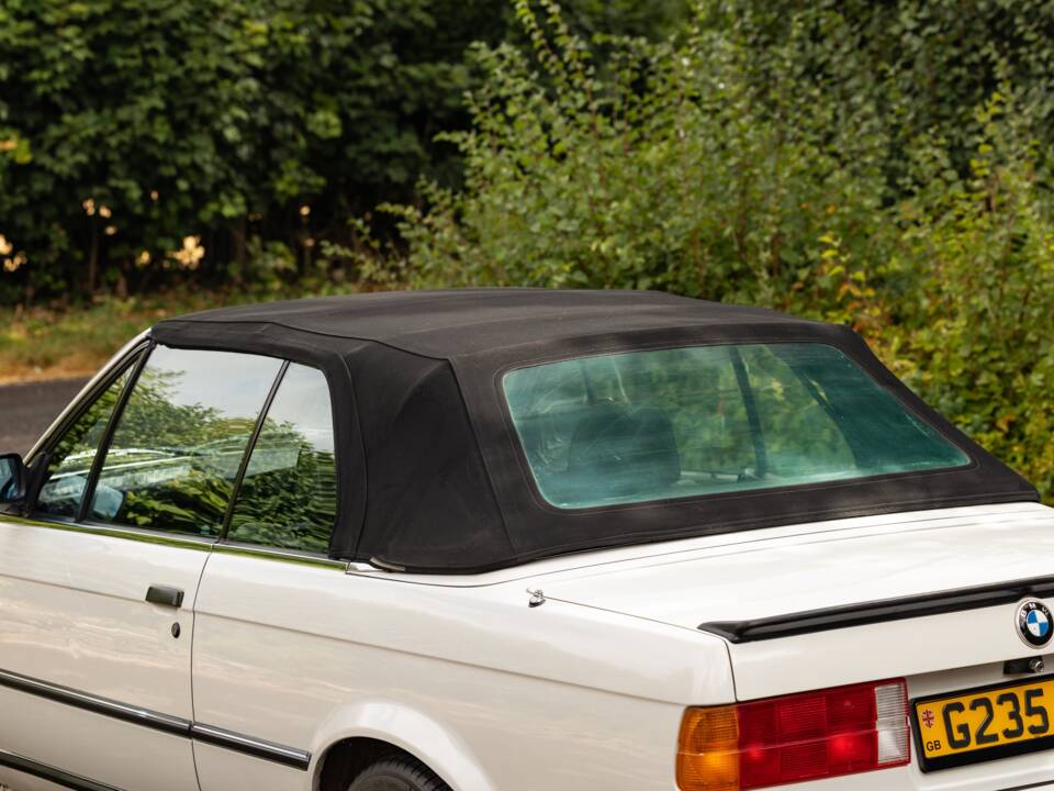 Afbeelding 22/48 van BMW 325i (1990)