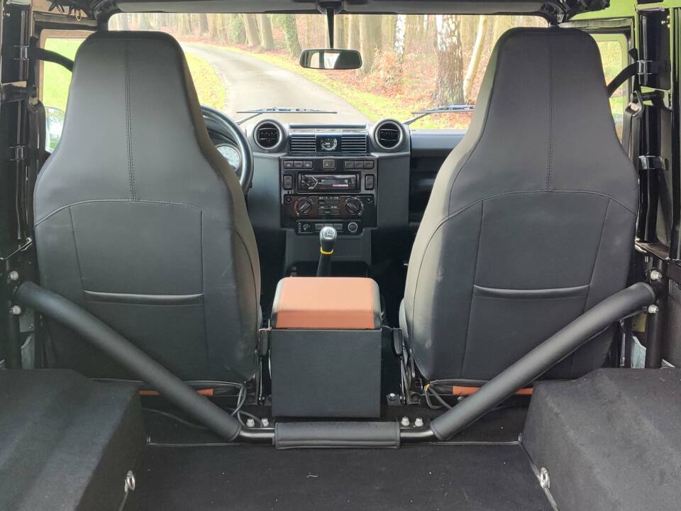 Image 13/16 de Land Rover Defender 90 (2010)