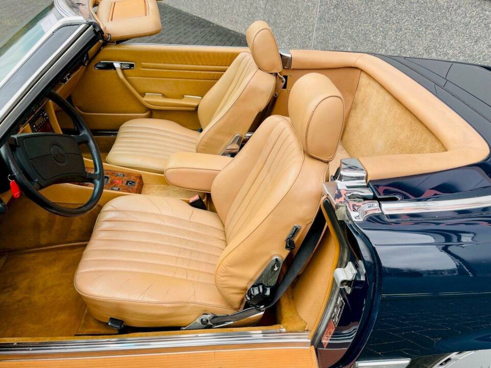 Image 20/36 of Mercedes-Benz 560 SL (1988)