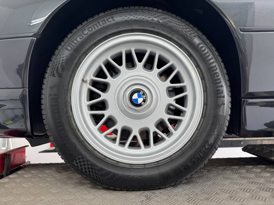 Image 26/37 of BMW 850i (1991)