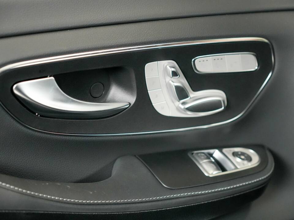 Image 39/50 de Mercedes-Benz V 300 d (2025)